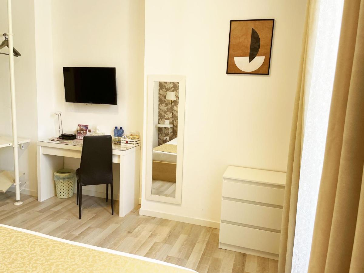 Appia 52 Hotel Рим Екстериор снимка
