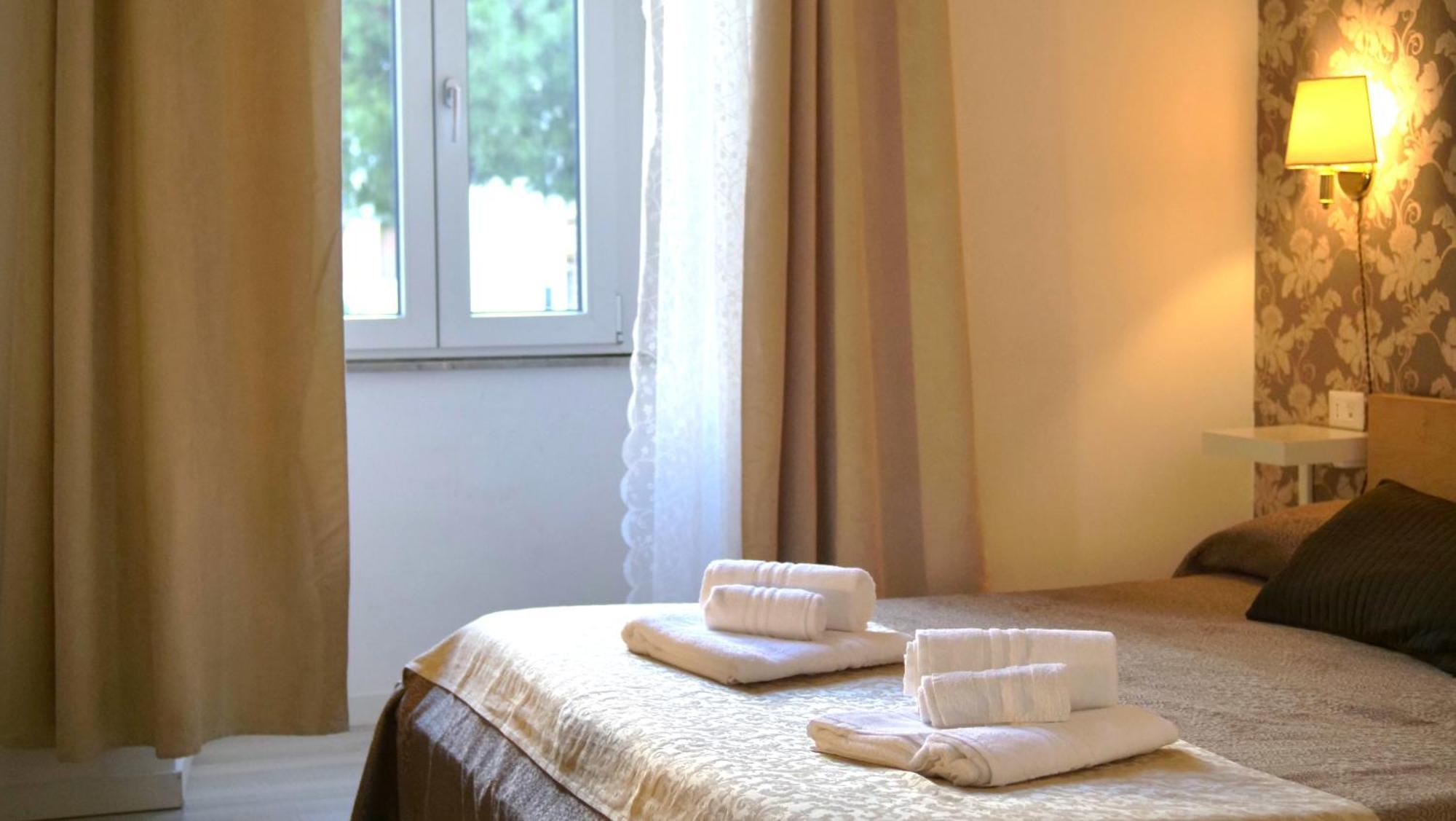 Appia 52 Hotel Рим Екстериор снимка